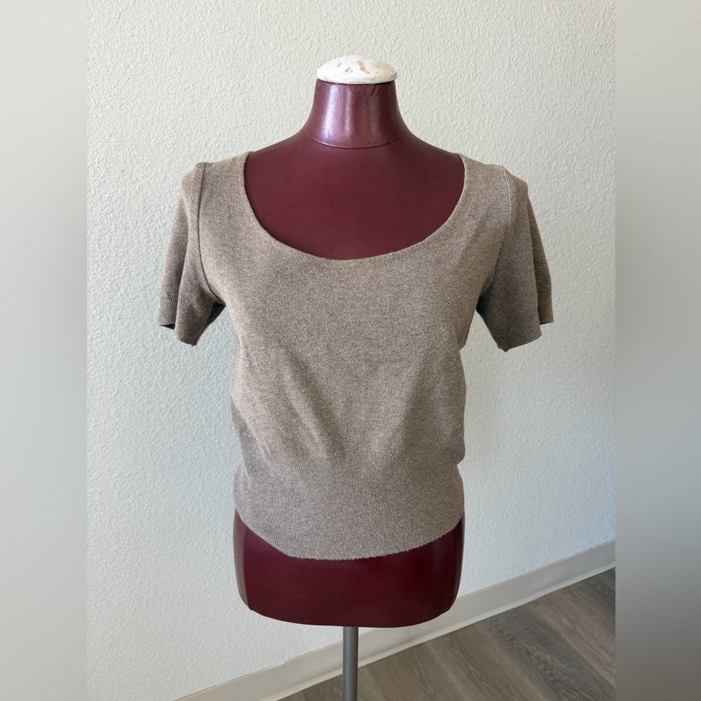 St.John collection taupe knit short sleeve top